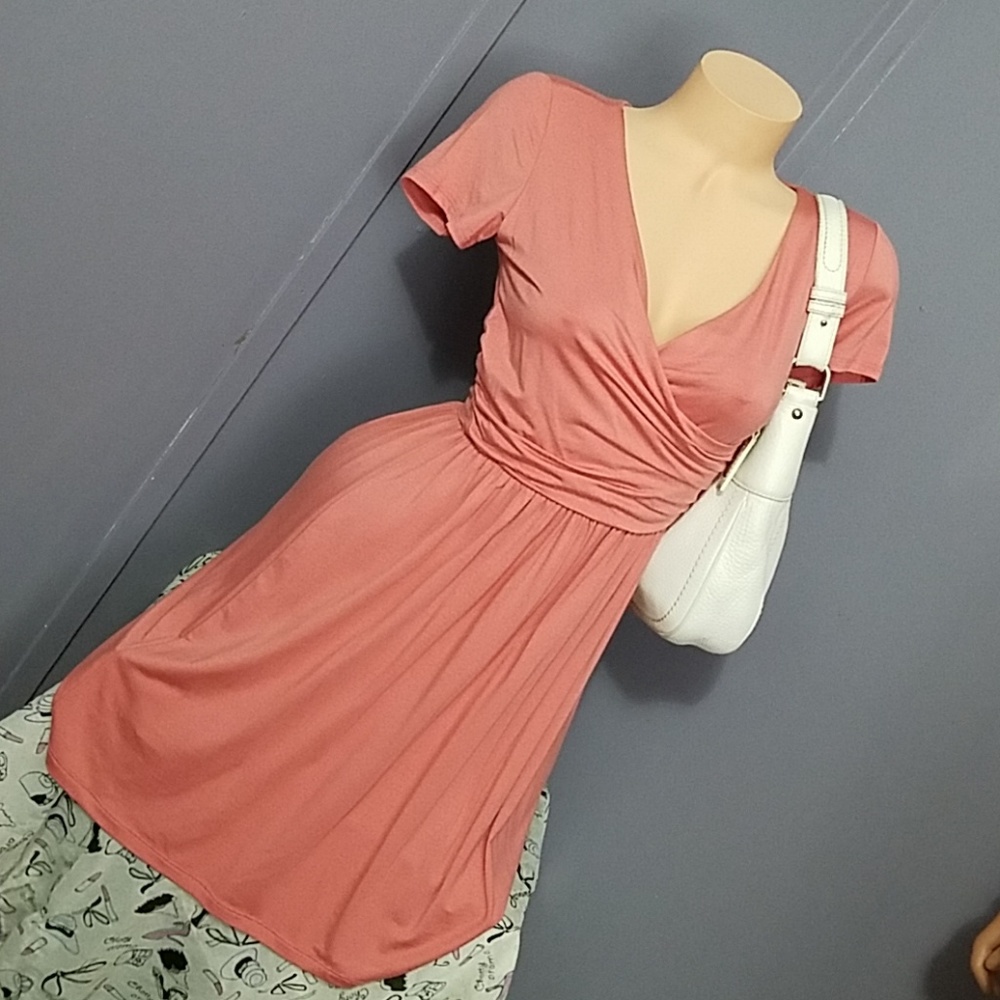 Stunning Little Coral Dress - Picture 1 of 8